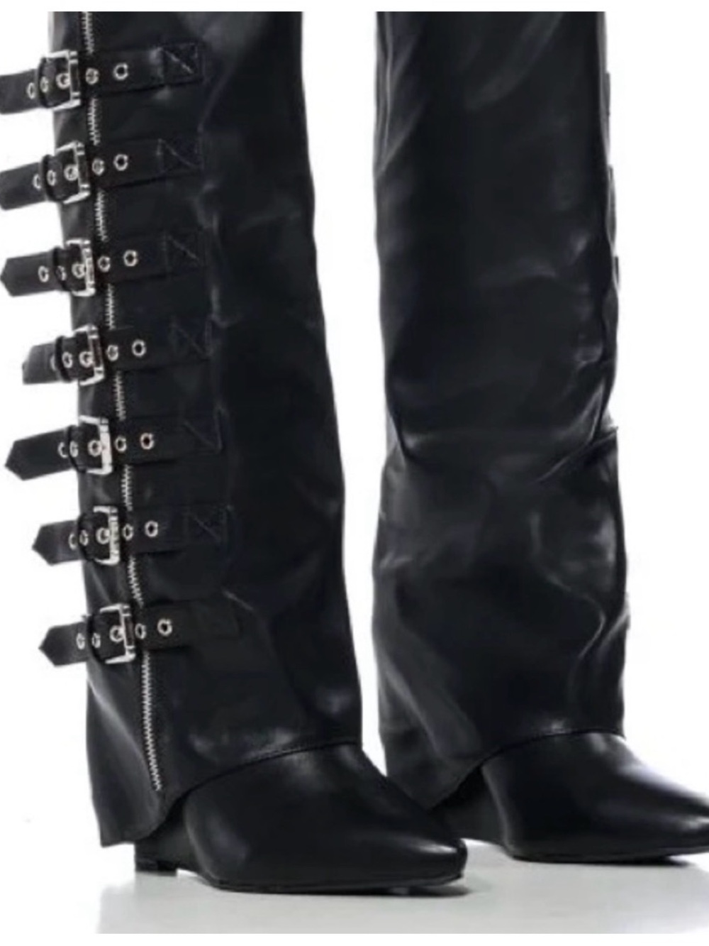 AZALEA WANG RISNA BLACK BUCKLE DETAIL BOOT (size 7.5, fit size 8/8.5)